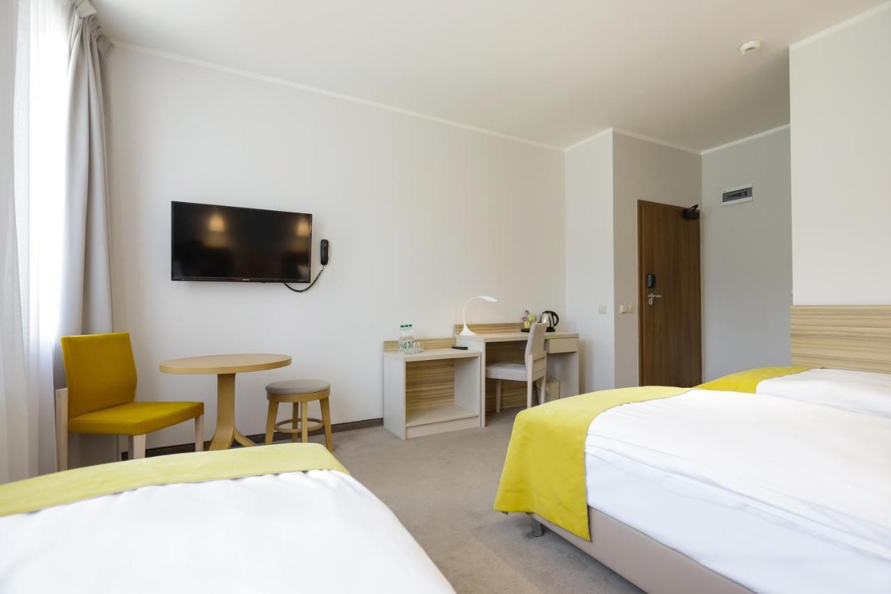 Poznan West Hotel - Airport Экстерьер фото