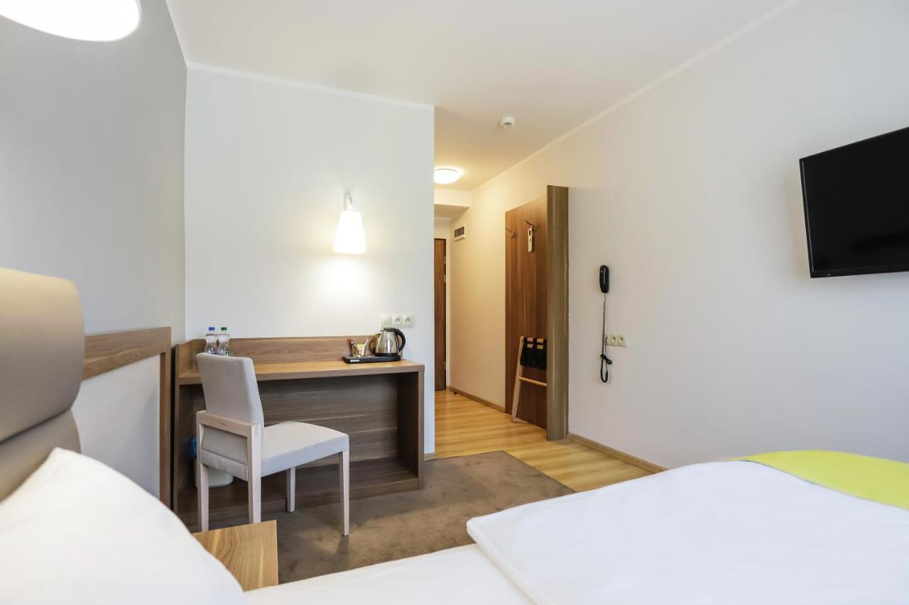 Poznan West Hotel - Airport Экстерьер фото