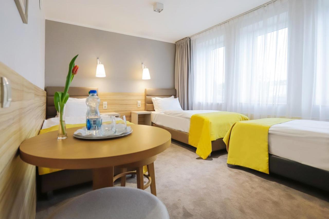 Poznan West Hotel - Airport Экстерьер фото
