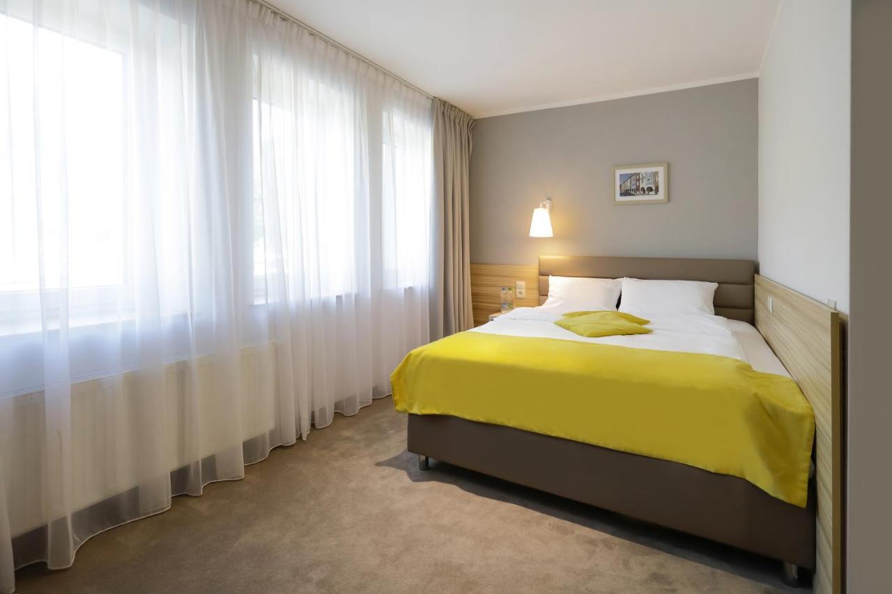 Poznan West Hotel - Airport Экстерьер фото
