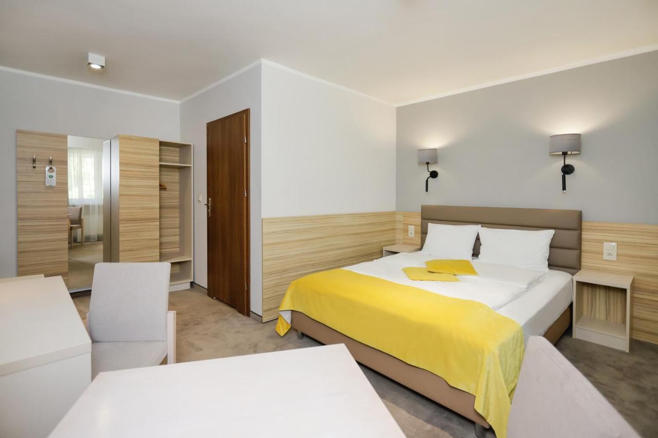 Poznan West Hotel - Airport Экстерьер фото