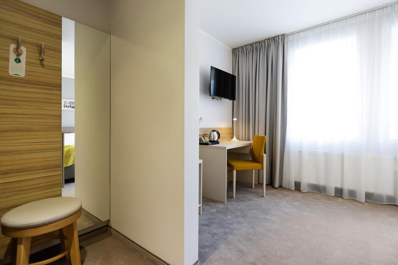 Poznan West Hotel - Airport Экстерьер фото