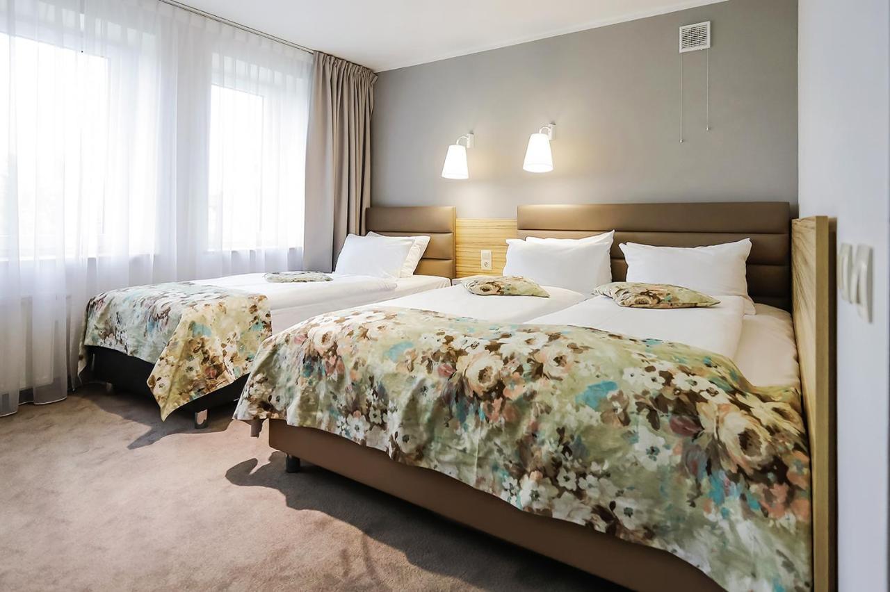 Poznan West Hotel - Airport Экстерьер фото