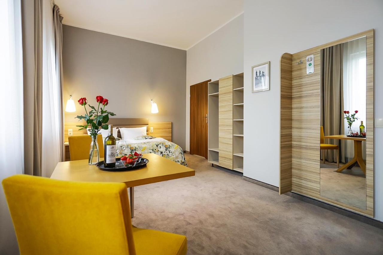 Poznan West Hotel - Airport Экстерьер фото