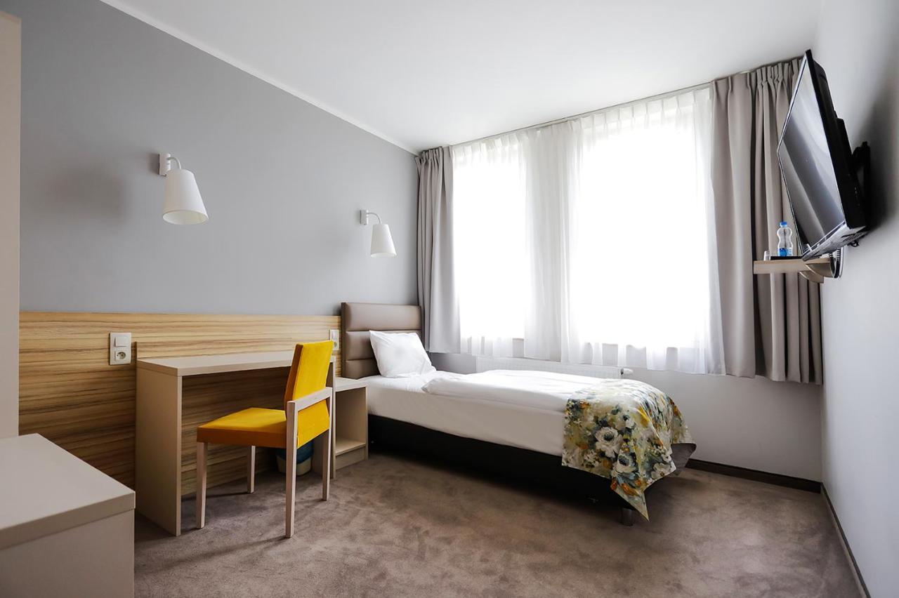 Poznan West Hotel - Airport Экстерьер фото