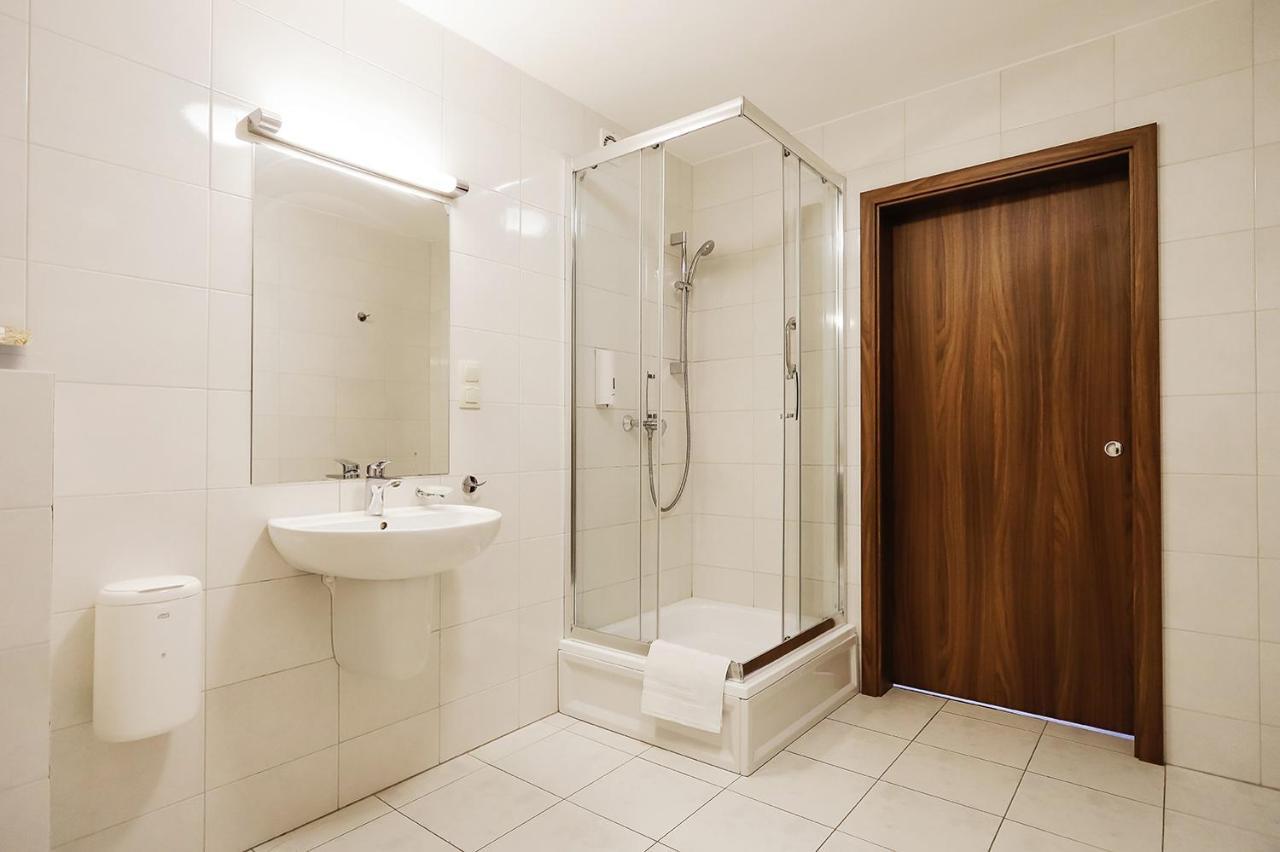 Poznan West Hotel - Airport Экстерьер фото