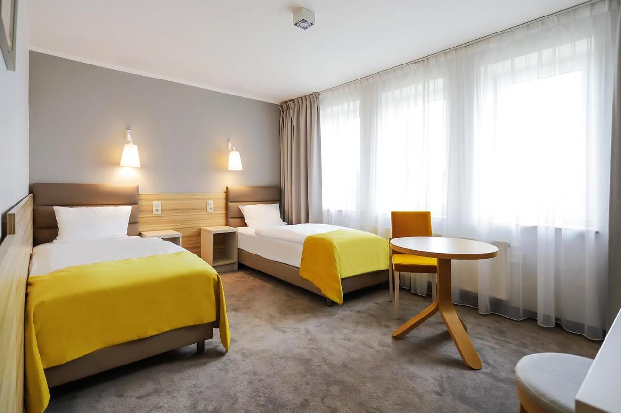 Poznan West Hotel - Airport Экстерьер фото