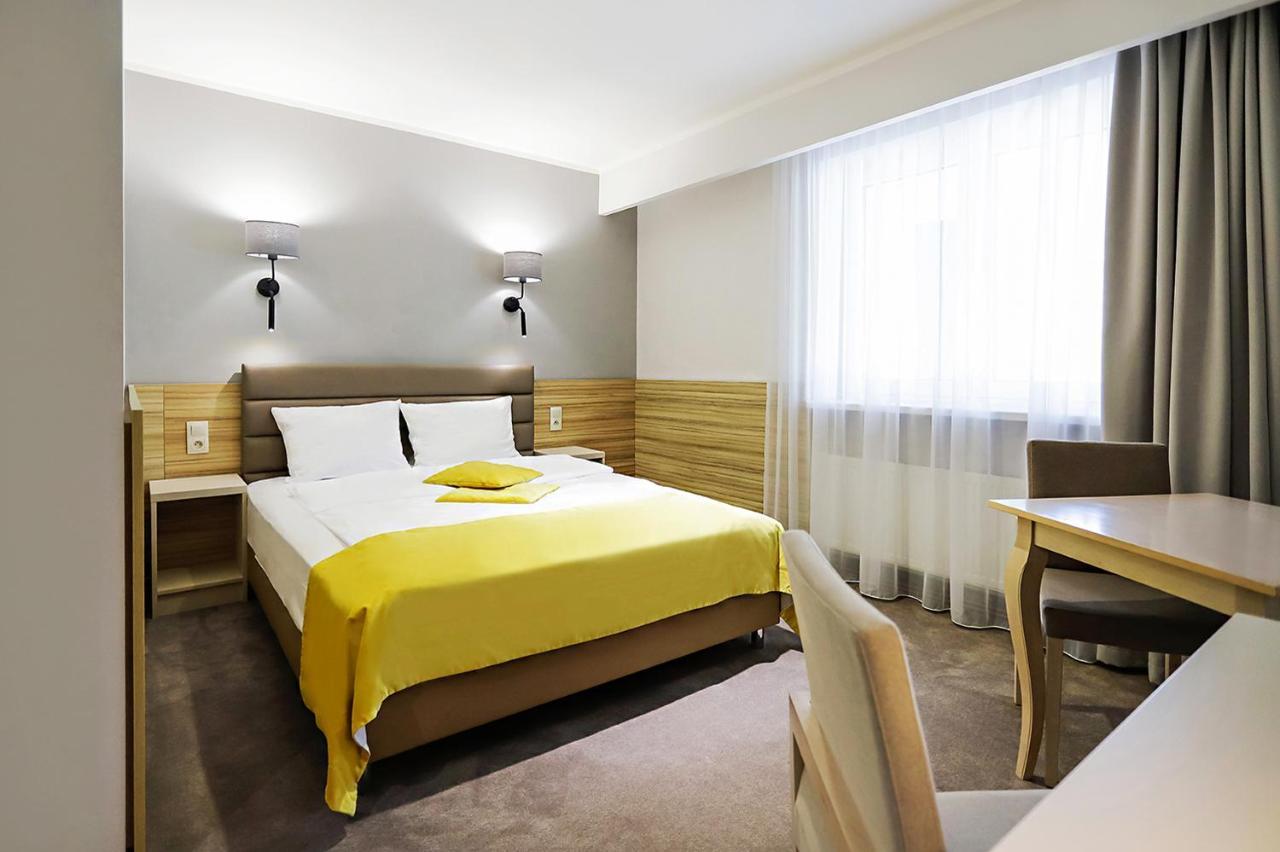 Poznan West Hotel - Airport Экстерьер фото