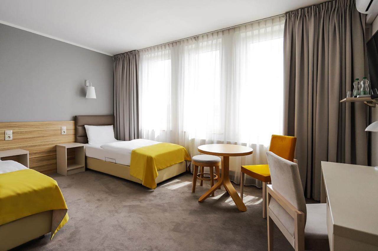Poznan West Hotel - Airport Экстерьер фото