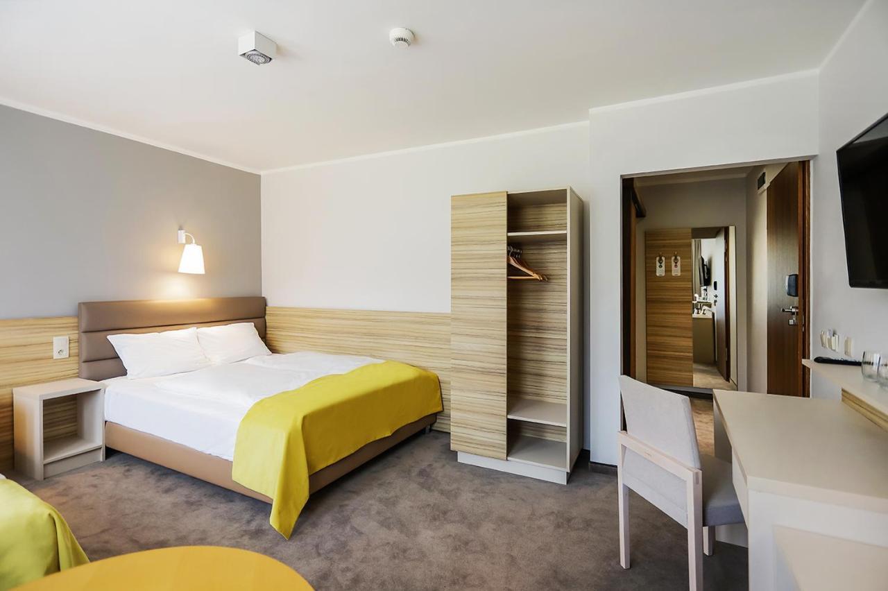Poznan West Hotel - Airport Экстерьер фото