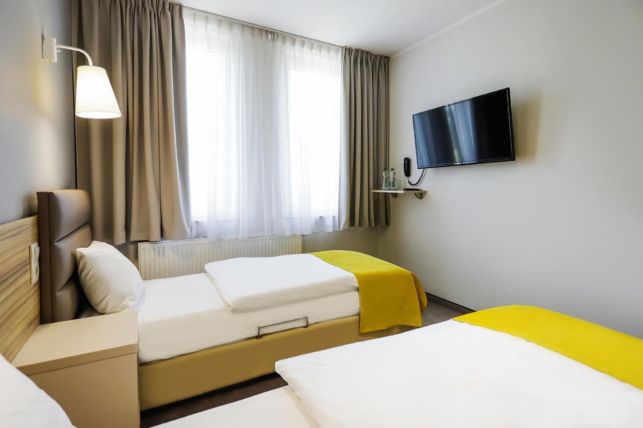 Poznan West Hotel - Airport Экстерьер фото