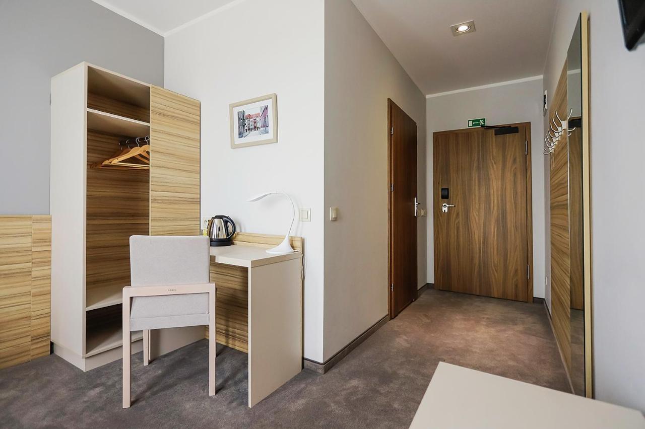 Poznan West Hotel - Airport Экстерьер фото