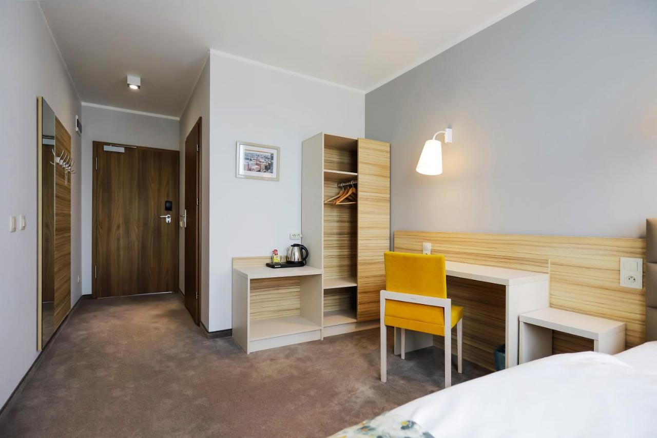Poznan West Hotel - Airport Экстерьер фото