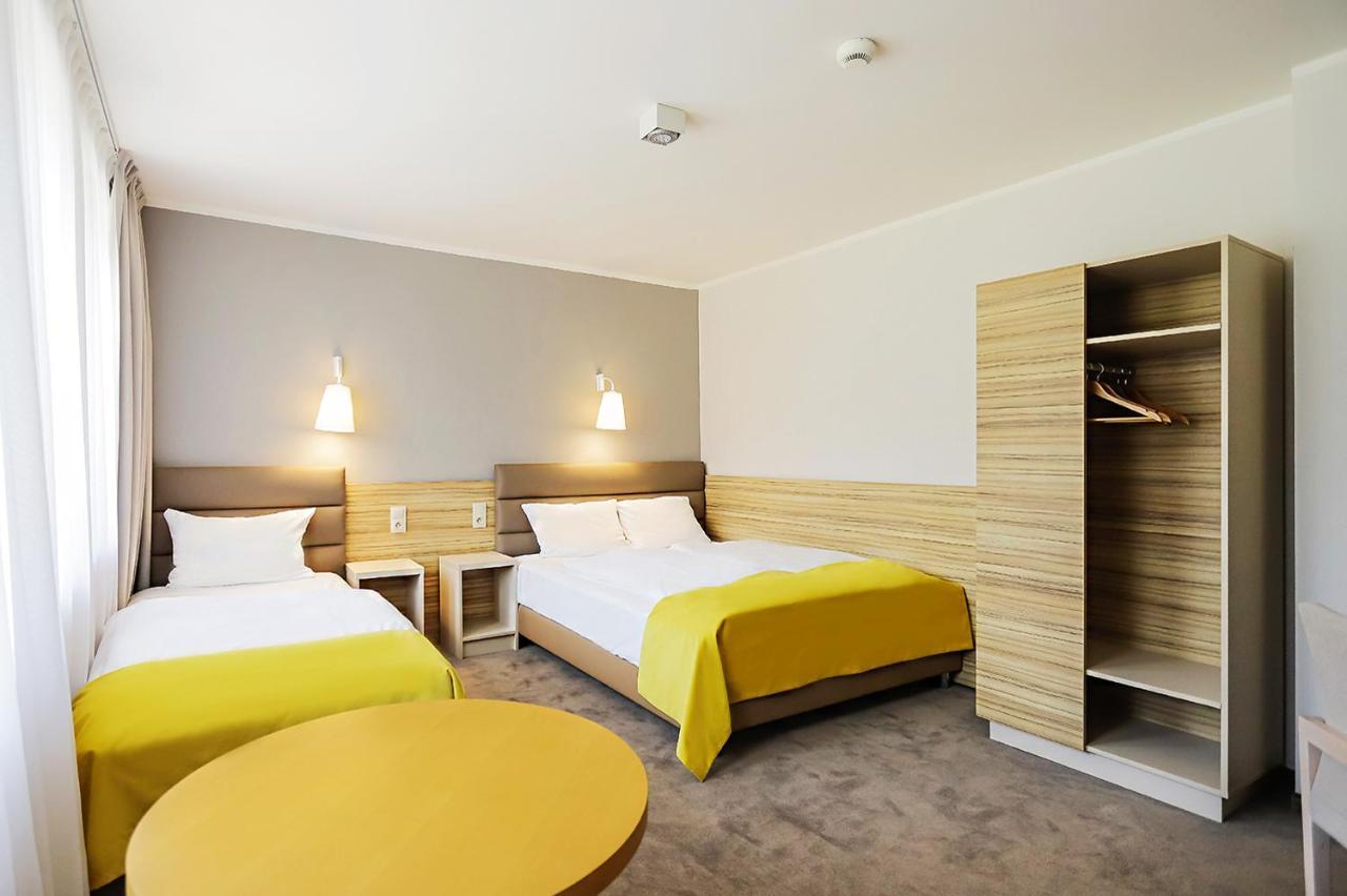 Poznan West Hotel - Airport Экстерьер фото