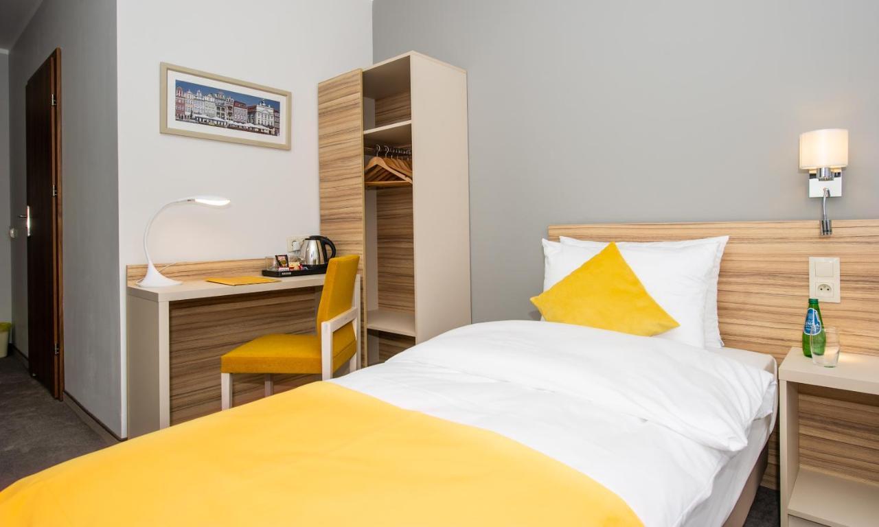 Poznan West Hotel - Airport Экстерьер фото